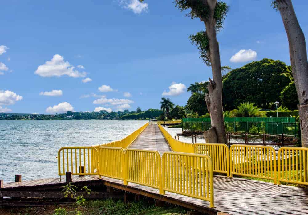 passarela amarela em torno do lago Paranoá Braila distrito federal